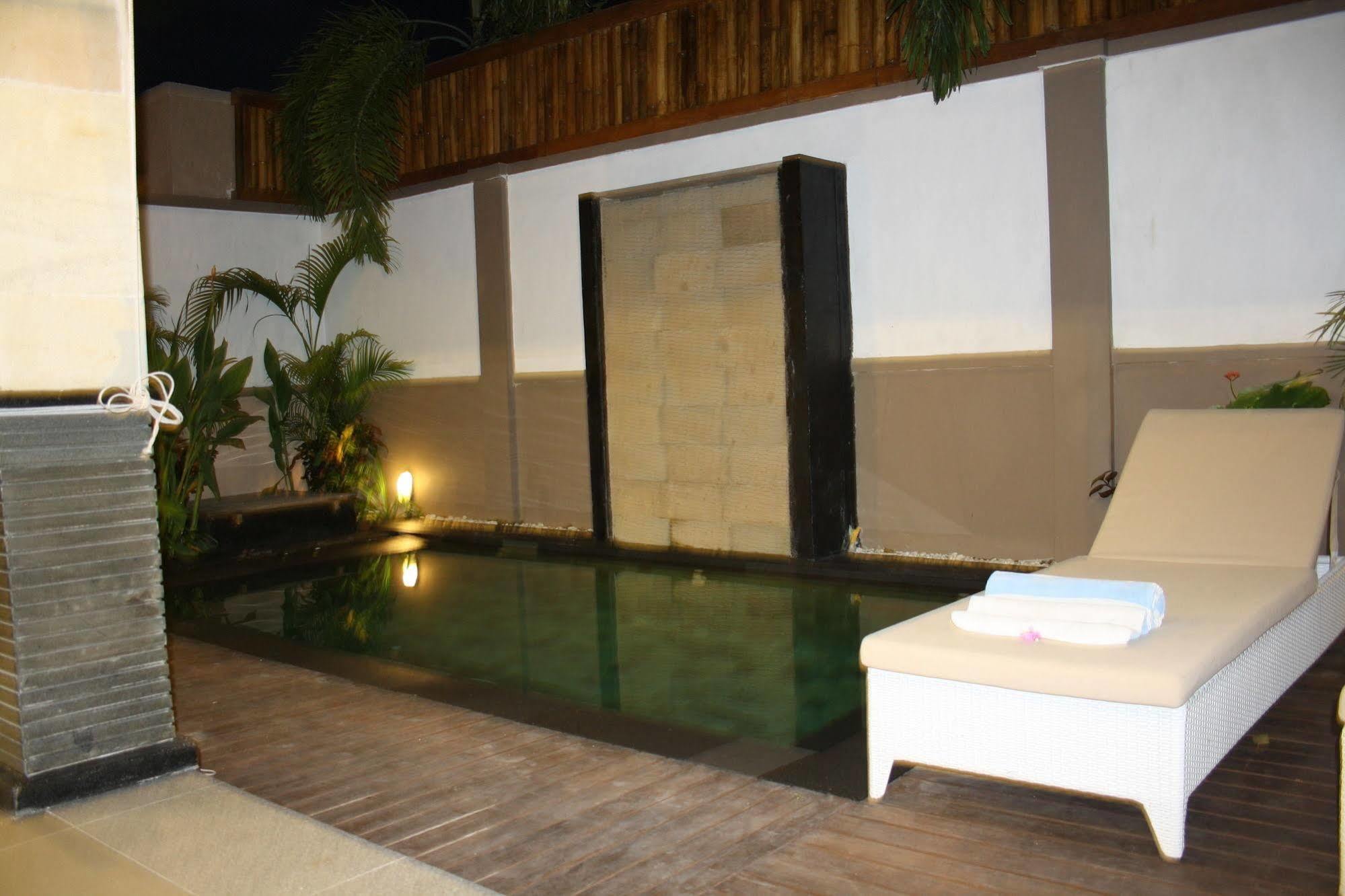 Gili Pearl Three Bedroom Villa Gili Trawangan Exterior photo